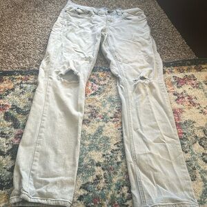 Light Wash Distressed Jeans